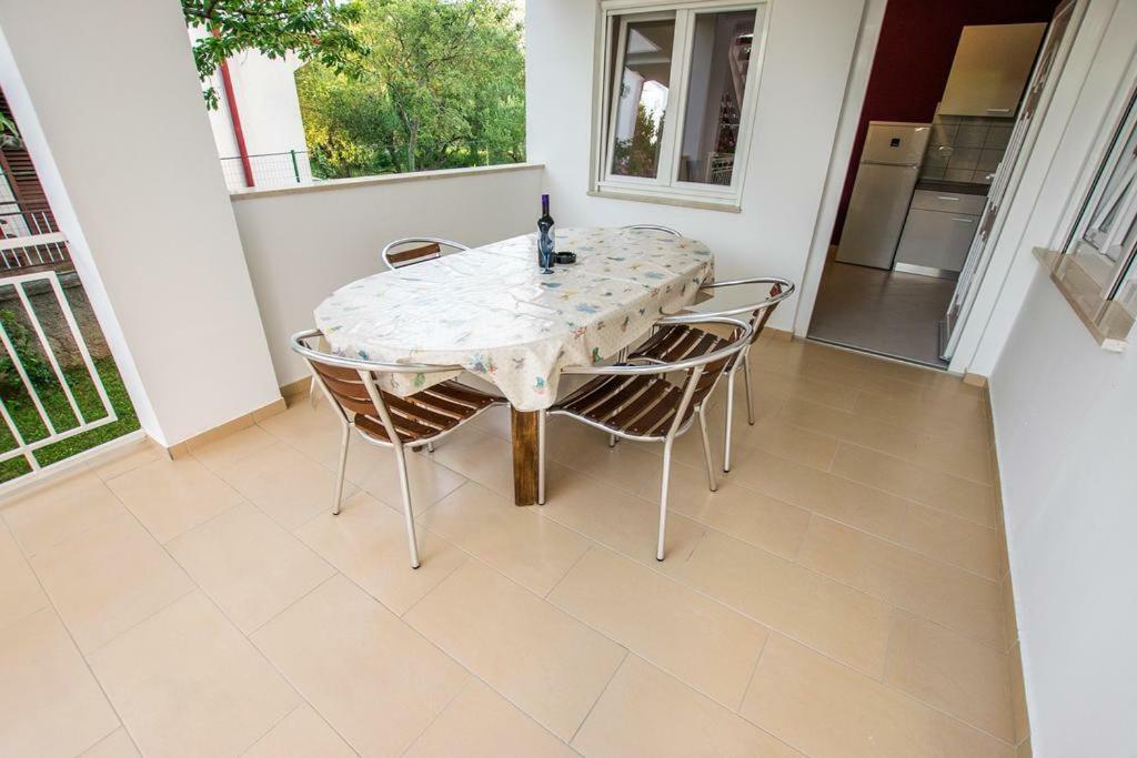 Apartamani Katarina Vl.Ilija Jusup Apartment Starigrad Paklenica Exterior photo