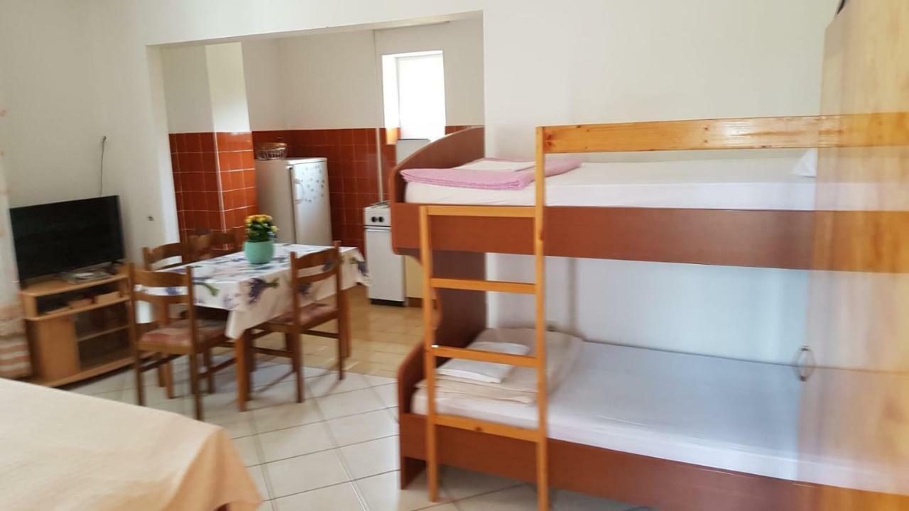 Apartamani Katarina Vl.Ilija Jusup Apartment Starigrad Paklenica Exterior photo